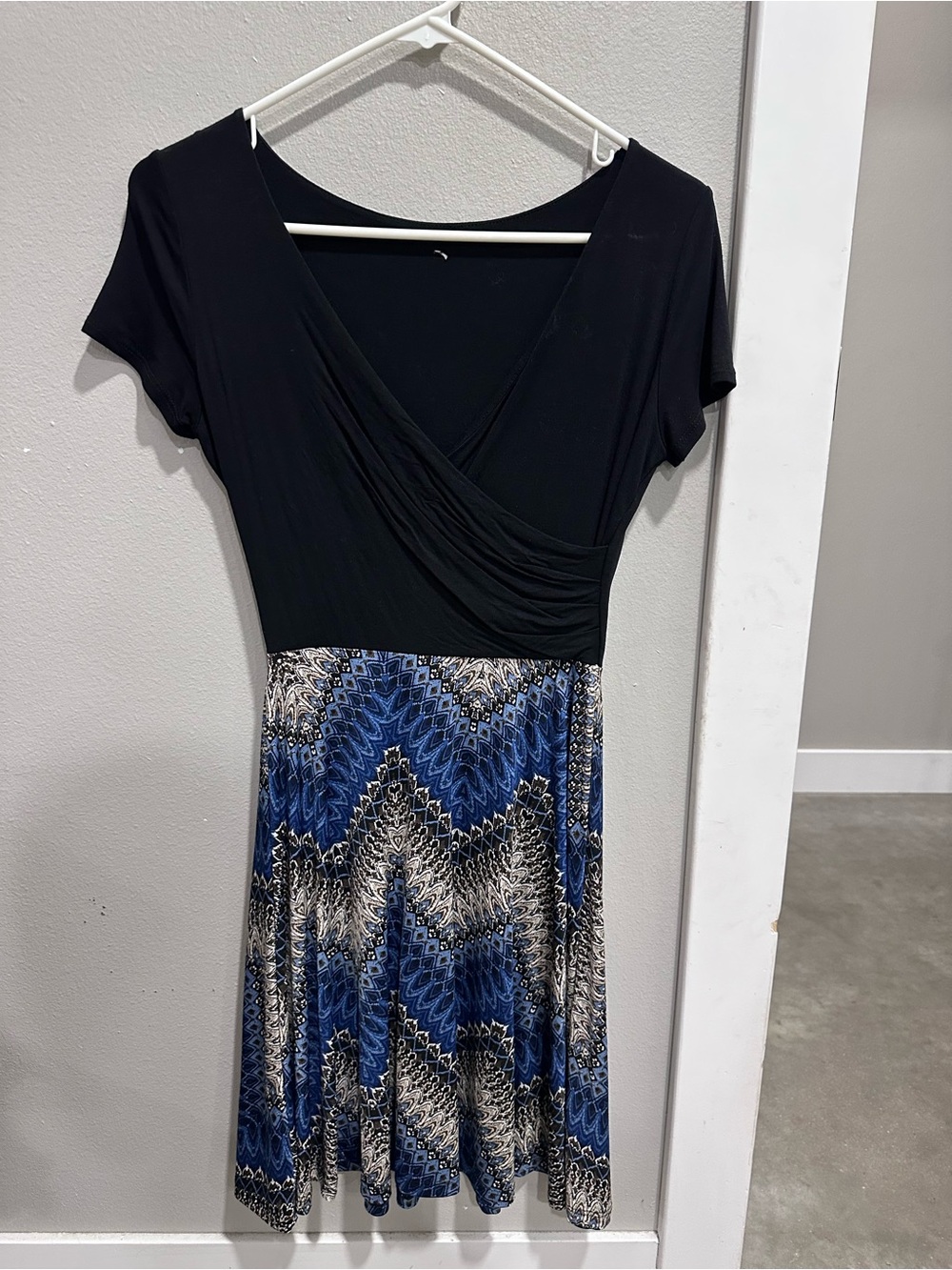 Unknown Brand VNeck Dress Size Small